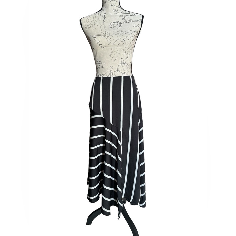 Who What Wear Size 2 Black & White Striped Skirt